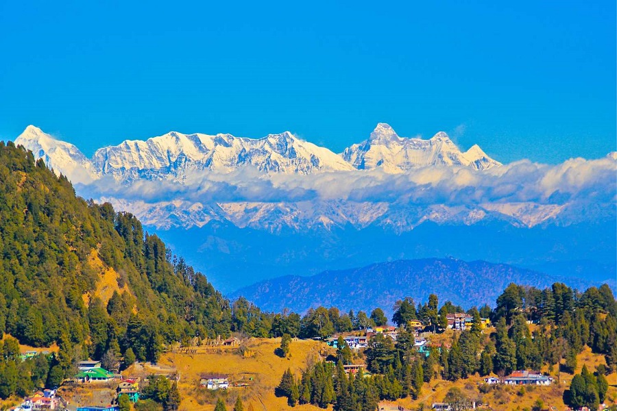 Kausani is a tiny village of Bageshwar district of Uttarakhand.